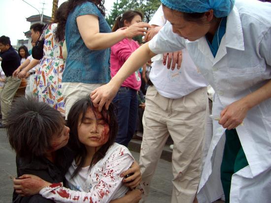 Deadly quake jolts Sichuan image